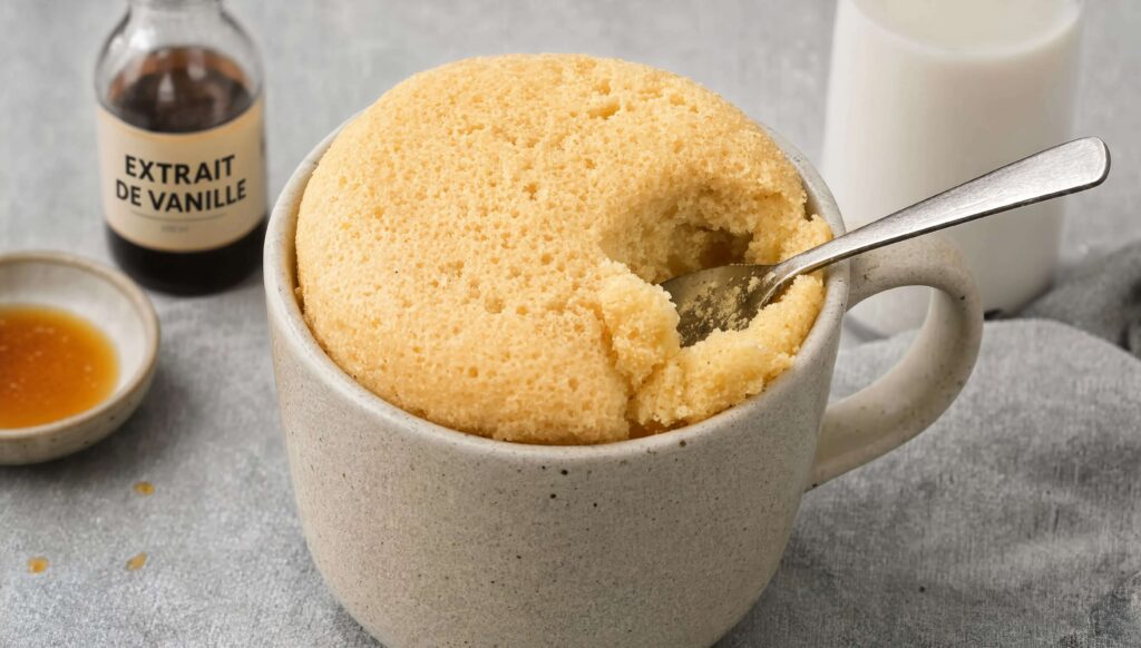 Mug-cake-proteine-vanille-en-2-minutes-scaled