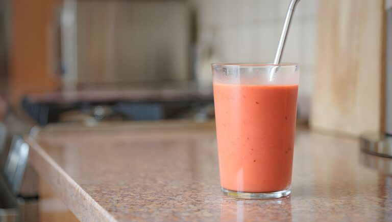 Smoothie à la Banane, à la Fraise, à la Pomme et à l'Orange