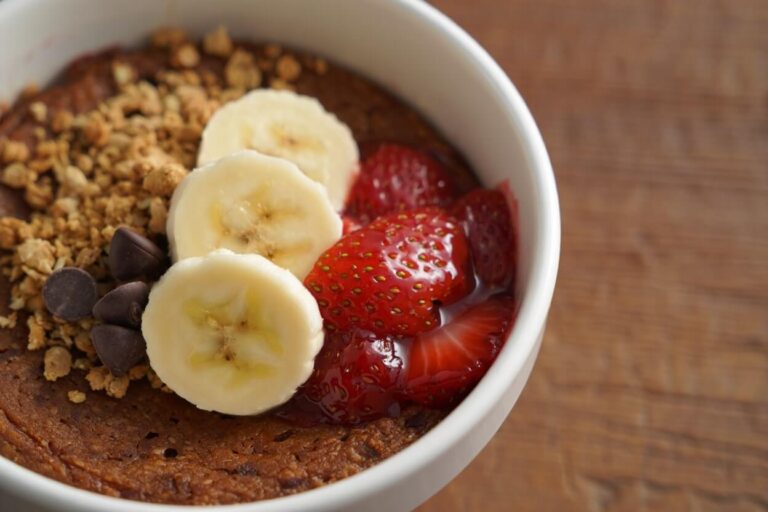 Bowl-Cake-Healthy-a-la-Compote-a-la-Banane-au-Chocolat-et-aux-Flocons-dAvoine