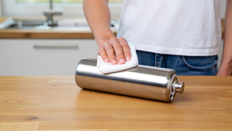 nettoyer-gourde-isotherme